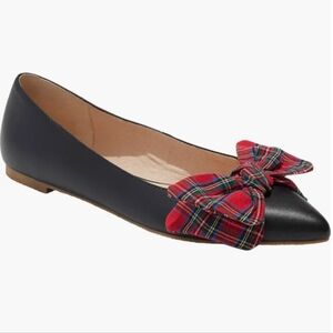 Debra Pointed Toe Flat (Women)